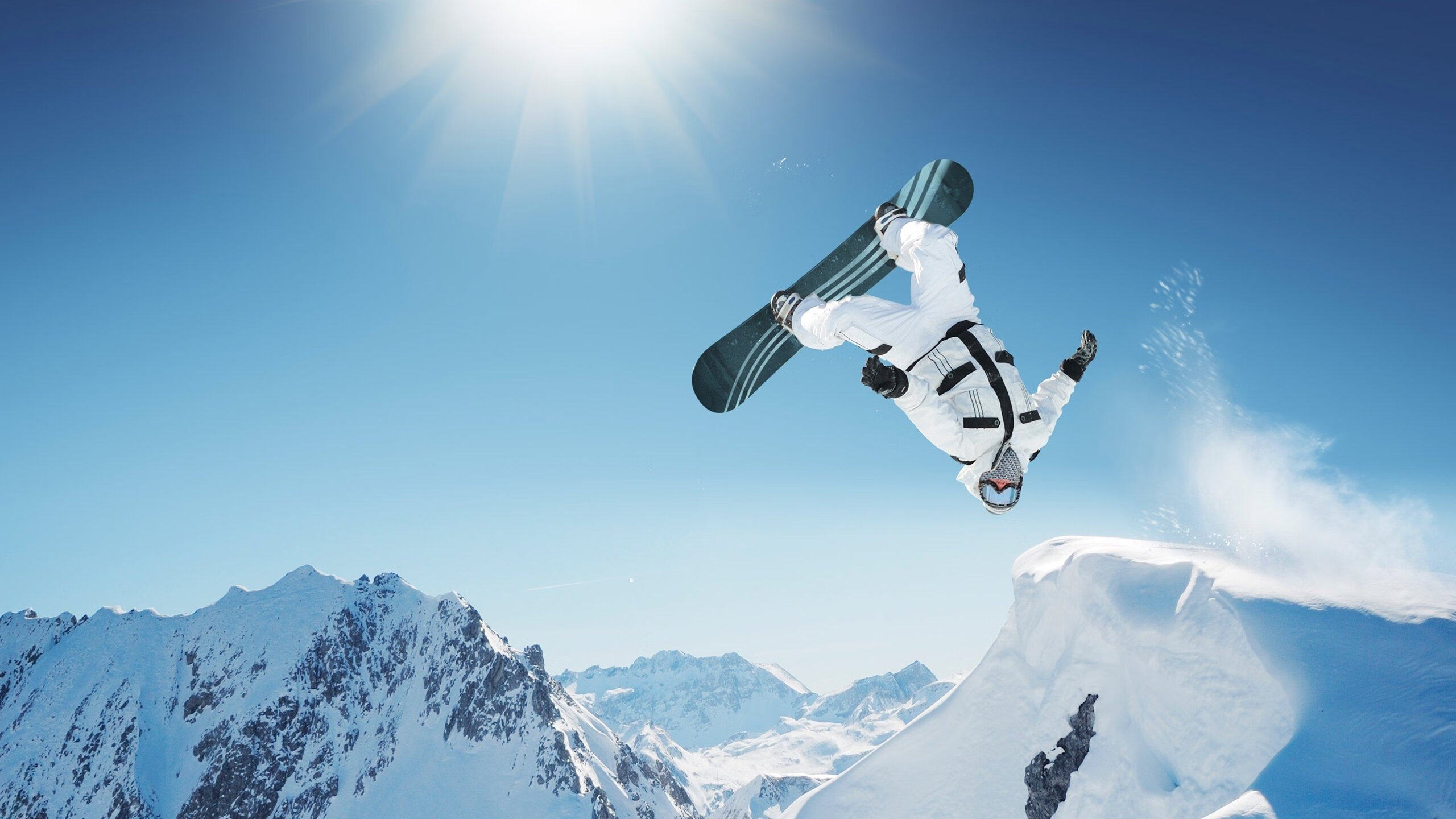 F1街道赛之夜，当引擎咆哮遇见迪马利亚的大场面基因