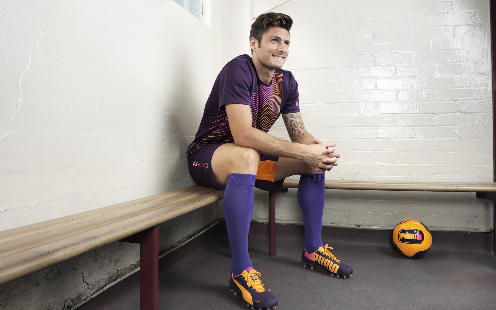 赛道与绿茵场的双重奏，当斯通斯接管F1，哥伦比亚狂胜摩洛哥